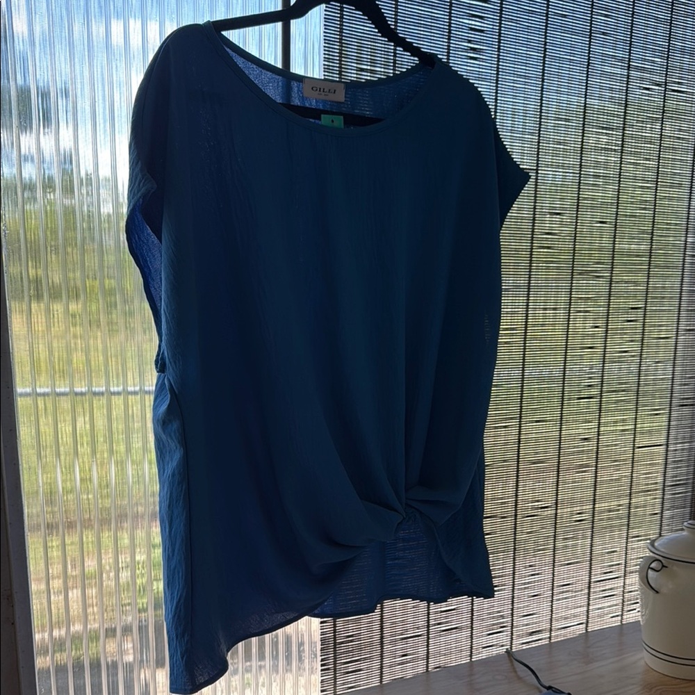 Gilli Women's Deep Blue Twist Blouse